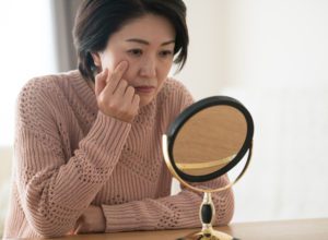 秋冬は肌代謝が下がり乾燥しやすい