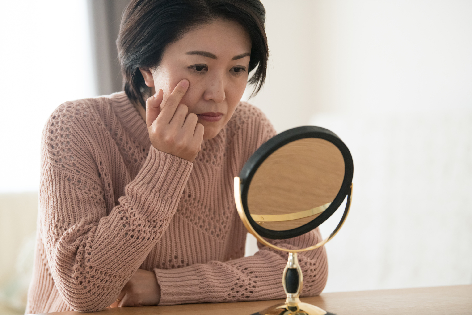 秋冬は肌代謝が下がり乾燥しやすい